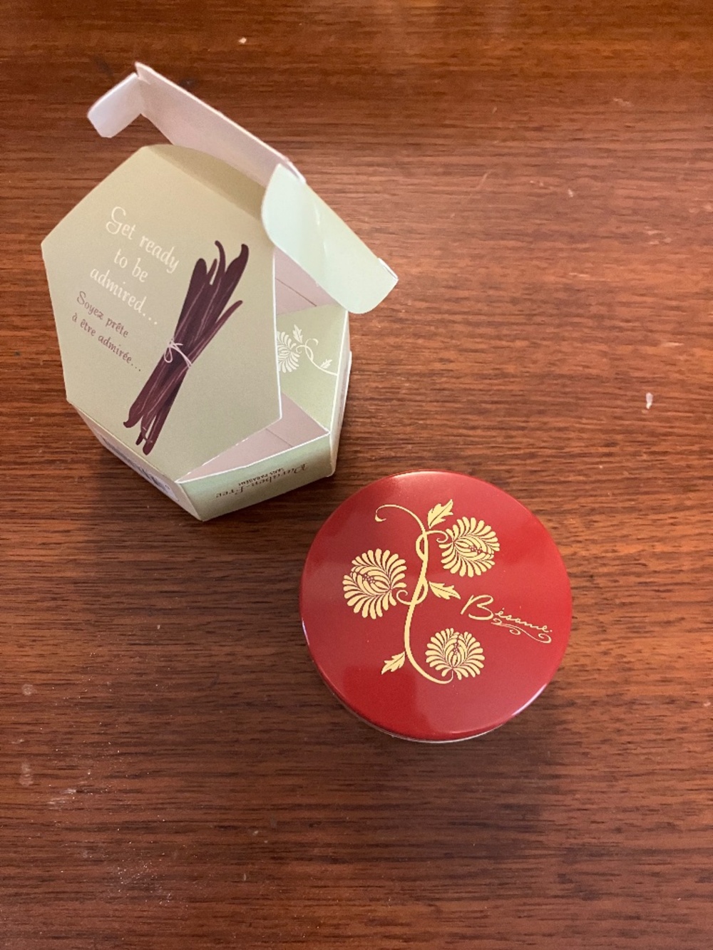 Besame Face setting powder *open box*